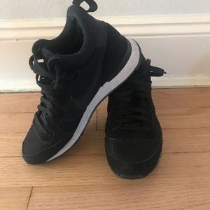 Nike Internationalist Mid